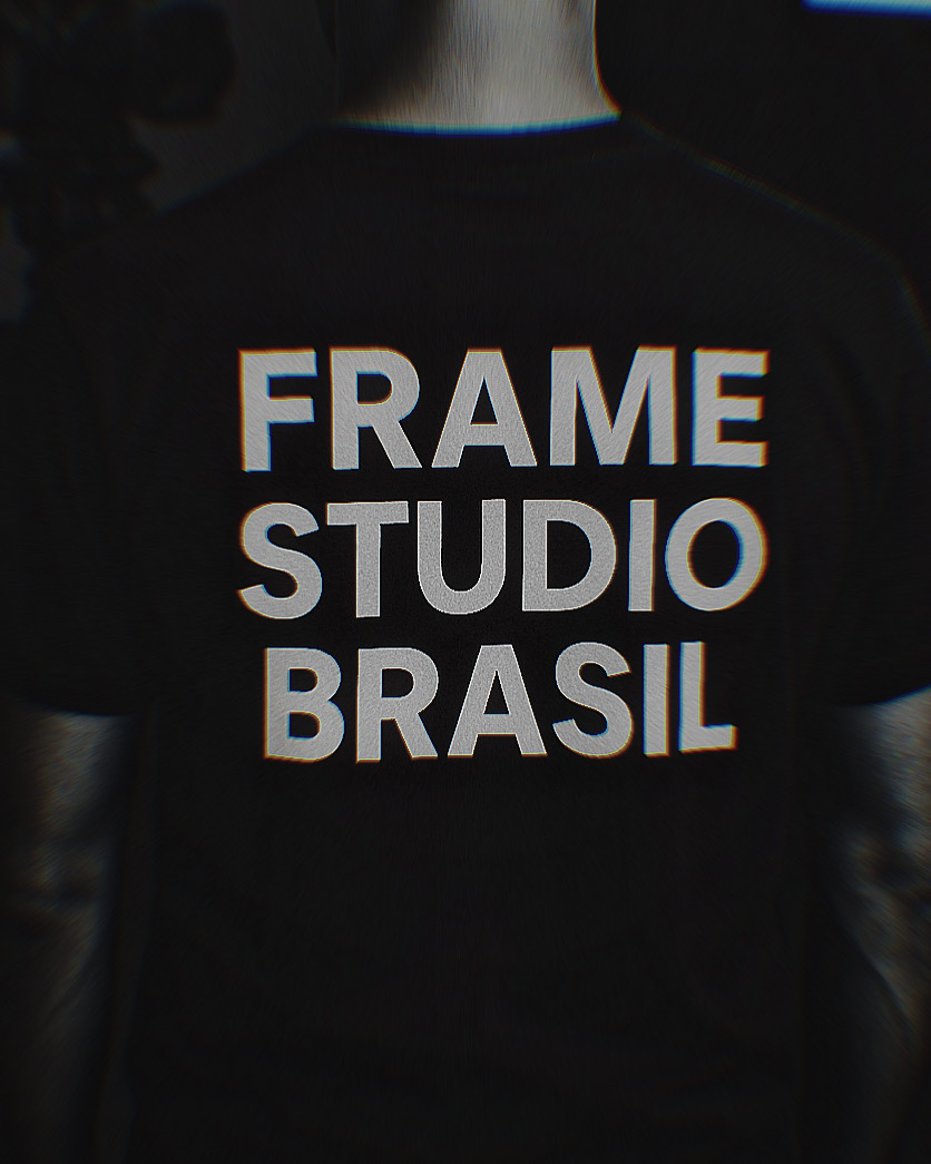 Profissional trabalhando em branding e identidade visual